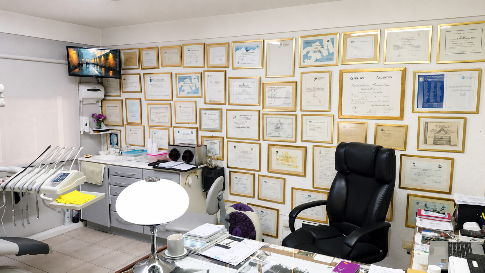 Certificados profesionales en el consultorio del Dr. Silvio Temis Pari