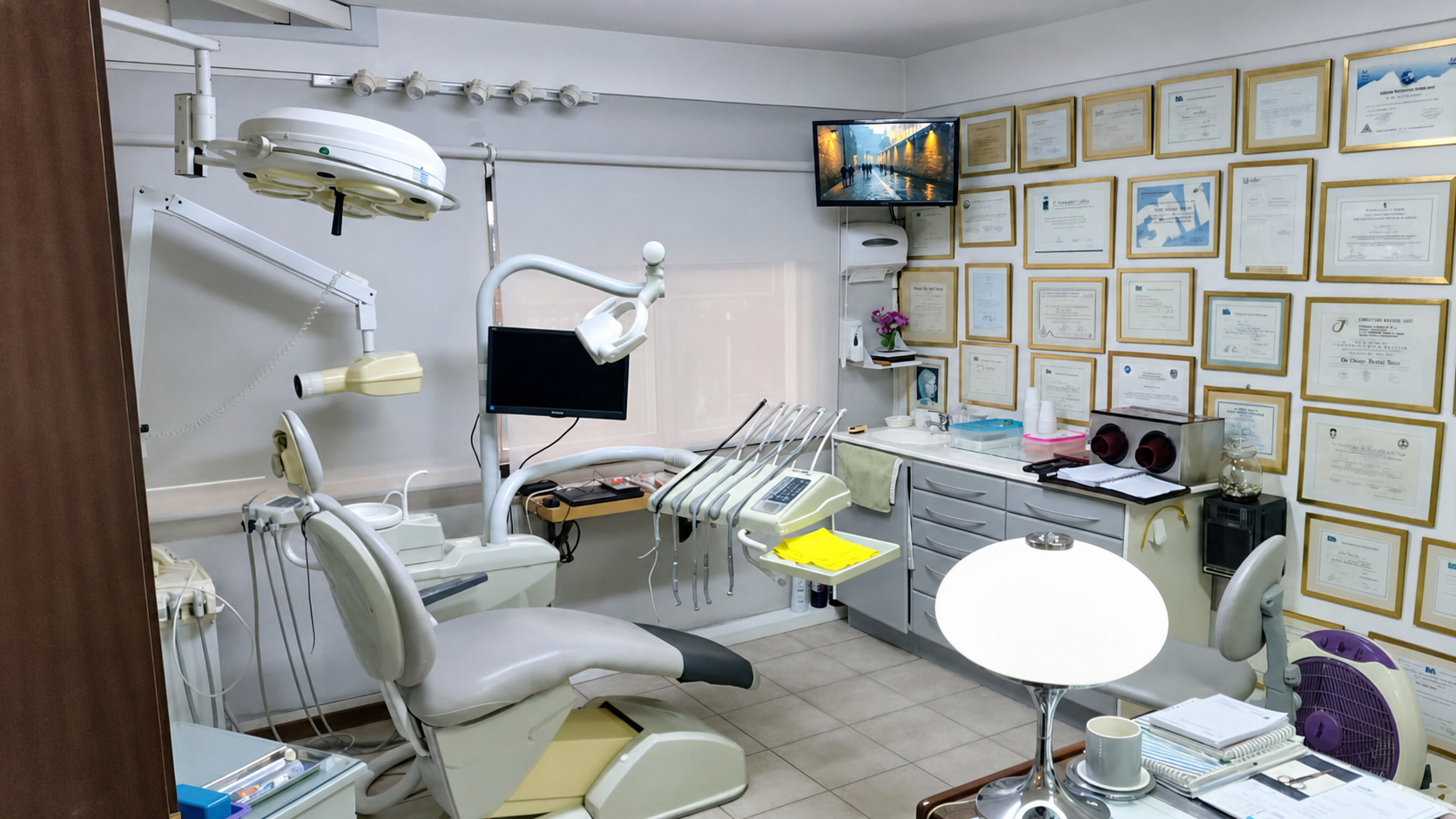 Escáner intraoral y monitor de diagnóstico odontológico digital
